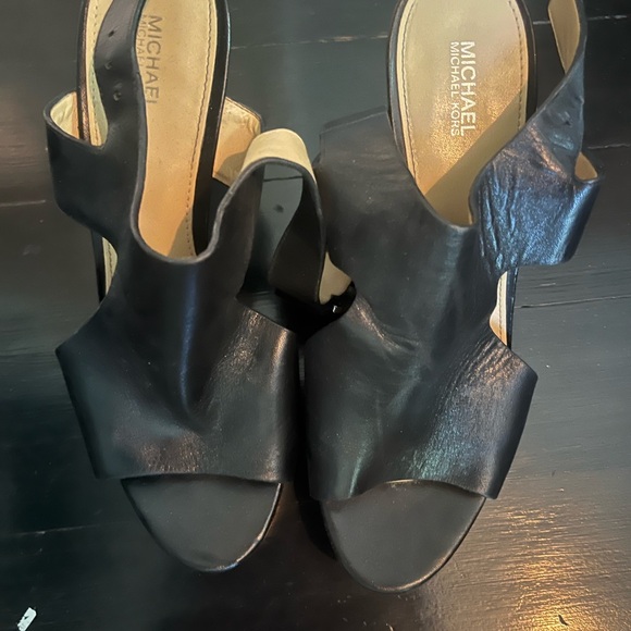 Micheal Kors Women’s Wedge Heel Black Leather upper Wood Heel size 9 EUC - Picture 2 of 4
